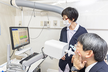 呼吸抵抗測定検査(モストグラフ)画像